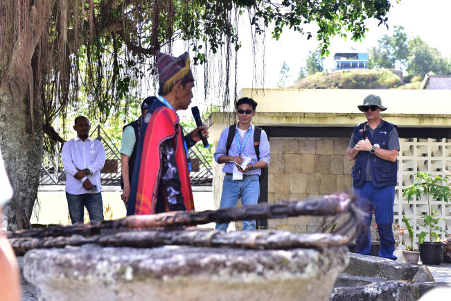 Tim Asesor UNESCO mengingatkan pentingnya edukasi di Geopark Kaldera Toba. [Istimewa]